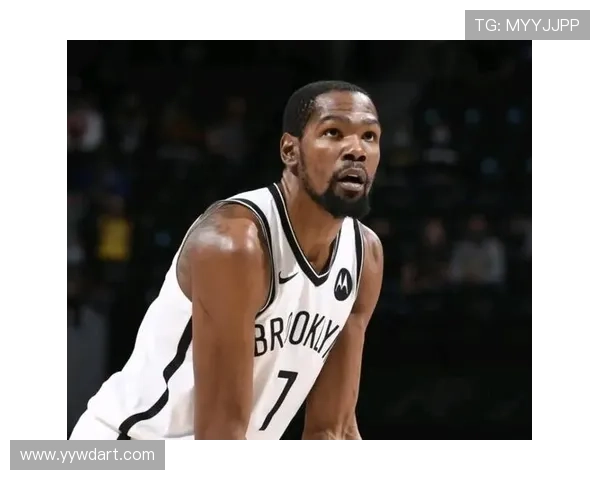 克劳尼公园训练后热情感谢篮网粉丝展现满满活力